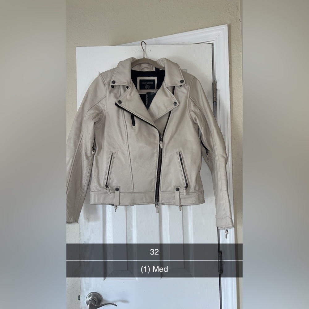BNWT Women’s Cream Harley Davidson Leather Jacket.